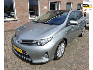 Toyota Auris 1.8 Hybrid Lease. 1ste eigenaar, dealer onderhouden. O.a. navi, pano, cruise, camera, etc. Prijs incl garantie!