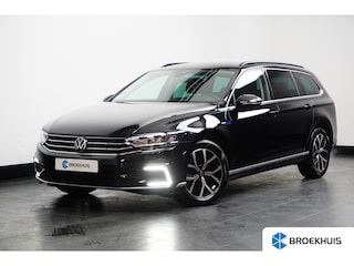 Volkswagen Passat Variant 1.4 eHybrid 204 pk 6-DSG | Navigatie | Stoel/Stuurverwarming | Adaptieve Cruise | Camera | Massage | Achterbank in delen neerklapbaar | Achteruitrijcamera | Audio installatie