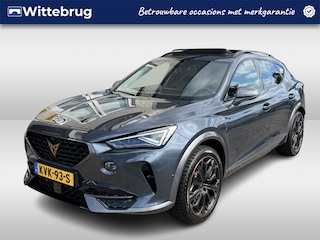 Cupra Formentor 1.4 e-Hybrid VZ Black Edition / 245 PK/ AUTOMAAT/ PANODAK/ MEMORY SEAT/ TREKHAAK/ STOELVERWARM./ 360 CAMERA/ LEDER/ FULL LINK/ NAVI