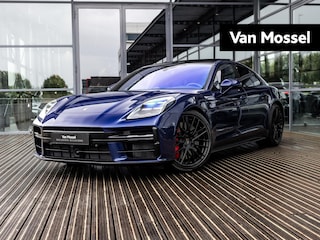 Porsche Panamera 4.0 Turbo E-Hybrid | NIEUW MODEL | ACTIVE RIDE | PANORAMA | 4WIELBESTURING | SPORT DESIGN | PASSENGER DISPLAY | SOFT CLOSE | 360 CAMERA | BOSE | PDLS+ | INNODRIVE | 14-WEG STOELEN | GEWRAPT IN DONKERGRIJS METALLIC |