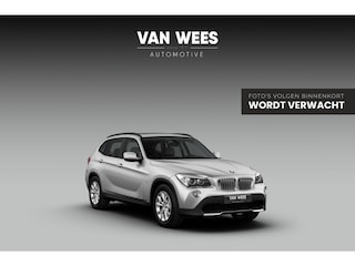 BMW X1 xDrive28i Executive | 2e eigenaar | Grootlichtassistent | HiFi audio | Panoramadak | Navigatie Professional | Bluetooth | Xenon | Stoelverwarming | Sportstuur | PDC