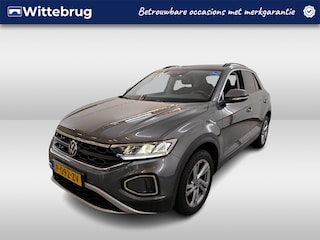 Volkswagen T-Roc 1.0 TSI 110pk Life 75 Edition / Trekhaak / Virtual Cockpit / Navigatie / Camera / 17"