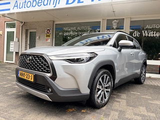 Toyota Corolla Cross Hybrid 200 Dynamic Navi Fullmap/A.uitrijcamera/In hoogte verst.b. stoel/Airco Automat./Apple Carplay/Cruiscontrole Adapt./Keyless Start/Leder multifunction. stuur/Audio DAB/Elektr. verst.b. en verw. buitenspieg