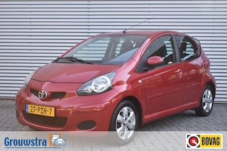 Toyota Aygo 1.0-12V ASPIRATION RED NAVIGATOR / AIRCO / LMV / 4-SEASON BANDEN /