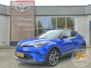 Toyota C-HR 1.8 Hybrid BI-TONE NL-AUTO UNIEKE KM-STAND! TREKHAAK JBL-AUDIO STOEL/STUURVERW BLIND SPOT 18'' LM-VELGEN KEYLESS CLIMA AD-CRUISE NAVI BLUETOOTH