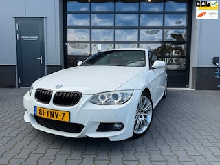 BMW 3-serie Coupé 320i Business Line Sport, M-PAKKET en sportstoelen.
