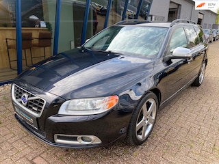 Volvo V70 2.5FT R-Design 230PK AUTOMAAT LEER / XENON / TREKHAAK