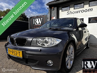 BMW 120i Executive *CRUISE*A/C*PANO*NAVI*LEDER*