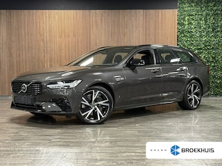 Volvo V90 T6 AWD Recharge Plus Dark Long Range | Luchtvering | 360 Camera | Harman Kardon | Adaptieve Cruise Control | Stoel en Stuurwielverwarming | 19 Inch | Full LED  Meesturende koplampen | Pilot Assist | BLIS Dode Hoek Detectie | Elektrische voorstoelen geheugen | R-Design Contourstoelen Nappa Leder Alcantara met wit stiksel en bies | Zitting verlenging voorstoelen | Lederen Dashboard | Google Infotainment | Keyless Drive | Parkeersensoren voor+achter | Privacy Glass | Elektrisch bedienbare achterklep | Geïntegreerde zongordijnen achterportieren | DAB Radio | Apple Carplay/Android Auto | Volvo On Call met mobiele App functie | Denim Blue Black Metallic |