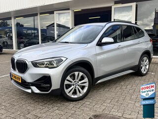 BMW X1 xDrive20i High Executive | Afn. trekhaak | Pano | LED | Leder | Sportstoelen | Stoelverwarming