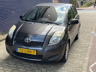 Toyota Yaris 1.3 VVTi Comfort Airco Navigatie Nieuwe Banden Nieuwe Apk Zuinig Auto