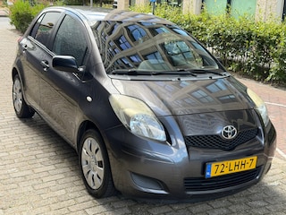 Toyota Yaris 1.3 VVTi Comfort Airco Navigatie Nieuwe Banden Nieuwe Apk Zuinig Auto