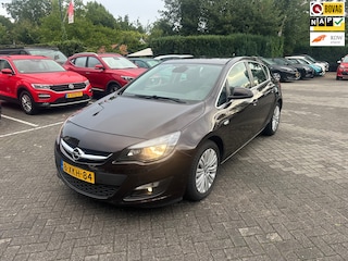 Opel Astra 1.4 Turbo Design Edition , automaat ,navigatie , pdc voor en achter , camera , trekhaak