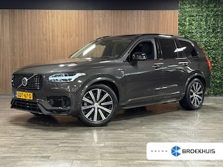 Volvo XC90 T8 AWD Recharge Ultra Dark | Vol! | Bowers & Wilkins | Luchtvering | Stoelventilatie | Trekhaak | 360 Camera | Head-Up Display | Stoelmassage | 455pk | Adaptieve Cruise Control | Stoelverwarming voor+achter | Stuurwielverwarming | Schuifdak | 20 Inch | Full LED  Meesturende koplampen | Pilot Assist | BLIS Dode Hoek Detectie | Alcantara hemelbekleding | Lederen handgrepen en zonnekleppen | Elektrische voorstoelen geheugen | Nappa Lederen bekleding | Zitting verlenging voorstoelen | Lederen Dashboard | Google Infotainment | Keyless Drive | Parkeersensoren voor+achter | Privacy Glass | Elektrisch bedienbare achterklep | Geïntegreerde zongordijnen achterportieren | Geïntegreerd kinderzitje achterin | Verlichte instaplijsten | 7-Persoons | 4-Zone Climate Control | DAB Radio | Apple Carplay/Android Auto | Alarm Klasse III | Draadloos telefoon opladen | Volvo On Call met mobiele App functie | Platinum Grey Metallic |