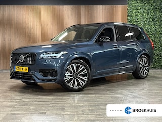 Volvo XC90 T8 AWD Recharge Ultra Dark | Vol! | Bowers & Wilkins | Luchtvering | Stoelventilatie | Trekhaak | 360 Camera | Head-Up Display | Stoelmassage | 455pk | Adaptieve Cruise Control | Stoelverwarming voor+achter | Stuurwielverwarming | Schuifdak | 20 Inch | Full LED  Meesturende koplampen | Pilot Assist | BLIS Dode Hoek Detectie | Alcantara hemelbekleding | Lederen handgrepen en zonnekleppen | Elektrische voorstoelen geheugen | Nappa Lederen bekleding | Zitting verlenging voorstoelen | Lederen Dashboard | Google Infotainment | Keyless Drive | Parkeersensoren voor+achter | Privacy Glass | Elektrisch bedienbare achterklep | Geïntegreerde zongordijnen achterportieren | Geïntegreerd kinderzitje achterin | Verlichte instaplijsten | 7-Persoons | 4-Zone Climate Control | DAB Radio | Apple Carplay/Android Auto | Alarm Klasse III | Draadloos telefoon opladen | Volvo On Call met mobiele App functie | Denim Blue Metallic |