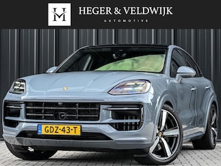 Porsche Cayenne 3.0 E-Hybrid Sport Design | NL-Auto | Sportuitlaat | Panoramadak | 18 Wegs Memory Seats | 4-Wiel Besturing | 360 Camera | Adaptive Cruise | Stoelverwarming + Ventilatie | Bose | Luchtvering | Sport Chrono | Interieurpakket Carbon | Soft Close |
