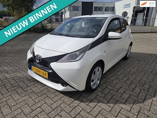 Toyota Aygo 1.0 VVT-i x-play 5 drs met airco top onder houden