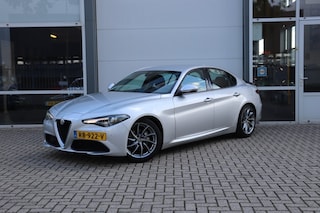 Alfa Romeo Giulia 2.0T SUPER AUT/ORIG.NL/A.CarPlay/Ad.Cruise/Stuur&Stoelverw./18 114dkm!