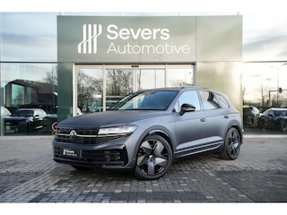 Volkswagen Touareg 3.0 TSi eHybrid 4MOTION R design | Luchtvering | Panoramisch schuifdak |  Adaptieve Cruise Control | Head-up display | Soft close portieren | Leder "Puglia" "R-logo' zwart/ blauwe stikking |