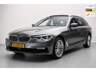 BMW 5-serie Touring 520i High Executive Luxury Line NL-auto [ Adaptive Cruise Panoramadak Harman/Kardon El. Trekhaak 360 Camera ]
