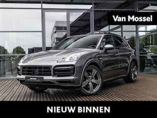 Porsche Cayenne 3.0 E-Hybrid Platinum Edition | SPORTDESIGN | SPORTCHRONO | PASM LUCHTVERING | PANORAMA/SCHUIF-KANTELDAK | INNODRIVE | 18-WEG STOELEN | HEAD-UP | ELEKTR.TREKHAAK | 22 INCH |