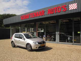 Dacia Sandero 1.6 Lauréate met airco + trekhaak apk  29-11-2026