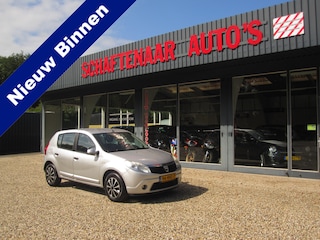 Dacia Sandero 1.6 Lauréate met airco + trekhaak apk  29-11-2026