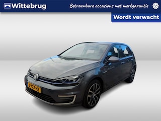 Volkswagen Golf E-DITION / Parkeerassistent / Navi / Stoelverwarming