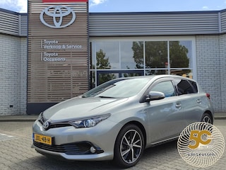 Toyota Auris 1.8 Hybrid DYNAMIC ULTIMATE STOELVERW KEYLESS 17'' LM-VELGEN 4S-BANDEN NAVI CLIMATE CONTROL BLUETOOTH CRUISE CONTROL