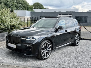 BMW X7 xDrive40i M-Pakket 7 Pers Panodak|Skylounge|Luchtvering Saphire Zwart!