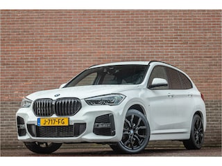 BMW X1 sDrive18i Executive, 69.000km NAP, M Sport, Camera, Head-up, Half leder, Trekhaak, HiFi, Sportstoelen.