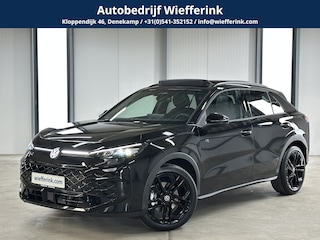 Volkswagen T-Roc 1.5 eTsi R-Line First Edition | Trekhaak | Pano | Black-style | Licht-pakket (IQ.Light)