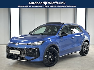 Volkswagen T-Roc 1.5 eTsi R-Line First Edition | Trekhaak | Pano | Black-style | Licht-pakket (IQ.Light)
