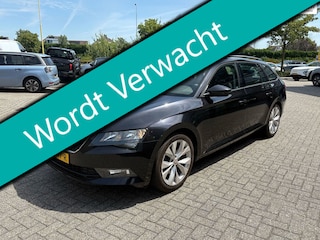 Skoda Superb Combi 1.4 TSI Active 125pk 1e eig. Clima Navi Trekhaak 1600kg.