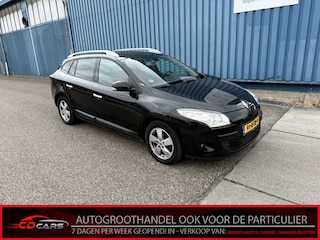 Renault Mégane Estate 1.5 dCi Dynamique Inruilauto’s tegen vaste prijzen. Voor meer info: 0638140850 Bij de verkoop van gebruikte voertuigen door CD-Cars wordt geen standaard garantie verstrekt. De koper aanvaardt het voertuig in de staat waarin het zich bevindt op het moment van aankoop
