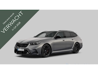 BMW 5-serie Touring | Individual Stratusgrau Metallic | Panoramadak | Driving Assistant Professional | Parking Assistant Professional | Trekhaak | Comfort Pakket | Alcantara hemelbekleding | Bowers & Wilkins Surround Sound System | Head-up display |