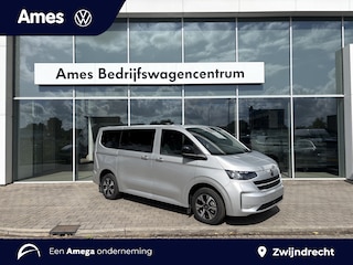 Volkswagen Transporter Caravelle L1 Life 64 kWh 136 Pk | 9 Persoons | Achteruitrijcamera | Warmtepomp | Prijs is INCL BTW & BPM Carplay/Android auto | Parkeersensoren | Prijs is INCL BTW & BPM