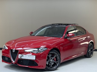 Alfa Romeo Giulia 2.0 T AWD Veloce, 280Pk, 2017, 1ste eigenaar, Dealer onderhouden, Panoramadak, Sport interieur, 19" Breedset, Climate control, Cruise control, Parkeersensoren, Camera,