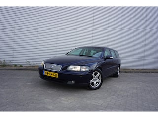 Volvo V70 2.4D Edition Airco / Cruise / Elektr. ramen / Trekhaak / Lm velgen / NAP / Apk t/m 04-2027