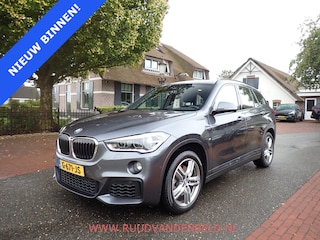 BMW X1 sDrive20i M-PAKKET / CAMERA / PANODAK / SPORTSTOELEN / BLUETOOTH