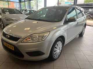 Ford Focus Wagon 1.6 Titanium APK 4-27 BJ 2008 !!!