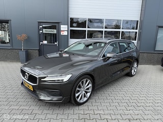 Volvo V60 2.0 T4 Momentum Pro / Panoramadak / Pilot Assist