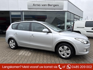 Hyundai i30 CW 1.6i Dynamic, climatronic, pdc, trekhaak, USB, AUX, isofix, nieuwe distributieset.