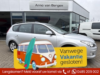 Hyundai i30 CW 1.6i Dynamic, climatronic, pdc, trekhaak, USB, AUX, isofix, nieuwe distributieset.
