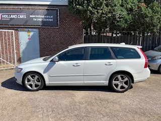 Volvo V50 1.6 D2 S/S Sport - Airco ecc - Cruise control - Bluetooth/handsfree - 17 inch l.m velgen - Pdc - Trekhaak