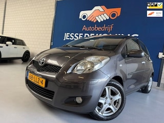 Toyota Yaris 1.3 VVTi Aspiration / bj.2010 / kleur; grijs / 5 deurs / climate / sportvelgen / NAP met 164660 km./ APK tot 03/2027.