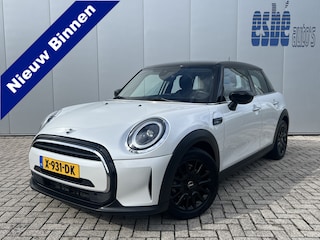 Mini Cooper 5-Deurs 1.5 136 pk Camden Edition Navigatie Led koplampen Clima + Cruise Control Parkeersensoren Dab Lmv Spiegelpakket NL Auto