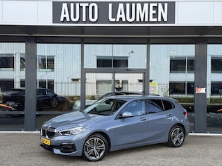 BMW 116i 5-Deurs Automaat Sport Line Stormbay Shadow Virtual navi DAB Carplay Leder Stof Sportstoelen LED
