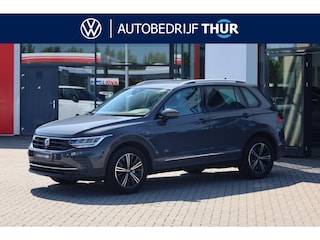 Volkswagen Tiguan 1.4 TSI eHybrid R-Line Business+ SOH 93,6% | 245PK / 180kW DSG, Wegklapbare trekhaak, achteruitrijcamera (Rear View), dodehoekdetectie (Side Assist), 18" 'Nizza' LMV met 4 seizoenenbanden, elektrische achterklep (Easy Open), keyless go & entry, alarm klasse III, verwarmbare voorstoelen, verwarmbaar multifunctioneel lederen stuurwiel, parkeersensoren voor en achter (PDC), Apple Carplay & Android Auto, navigatie, DAB+, elektrisch verstel-, verwarm- en inklapbare buitenspiegels (spiegel pakket), digital cockpit pro, licht- en regensensor etc.