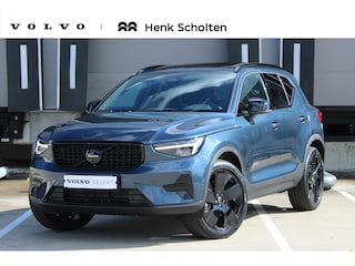 Volvo XC40 B4 Plus Black Edition | Verwarmbare voorstoelen | Verwarmbaar stuurwiel | Premium audio by Harman Kardon | Panoramadak | Rondom zichtcamera | Verwarmbare voorruit | 20 inch Lichtmetalen velgen | Alarmklasse 3